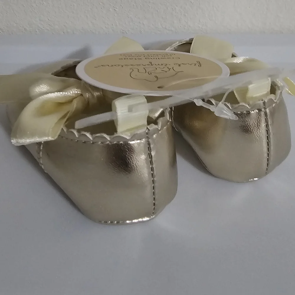 Fist Impressions Shoes - Sz 0 (up to 2 months)
